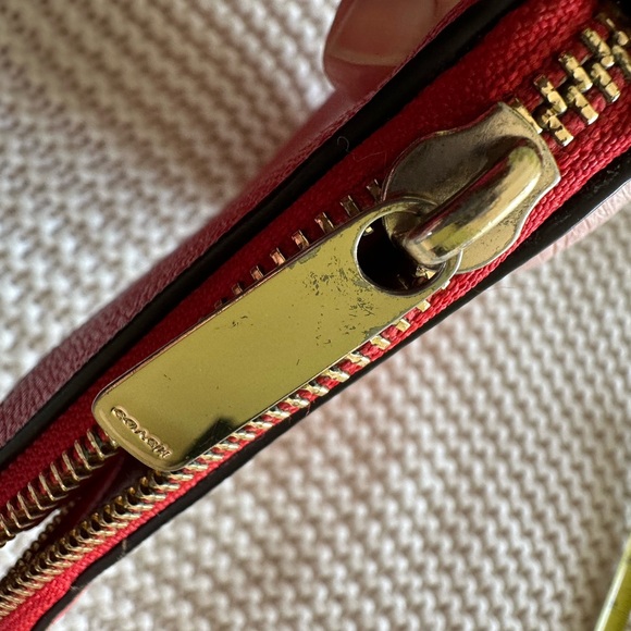 Coach cross grain embossed logo 10” wristlet w/removable strap. 6 cc slots - Picture 2 of 11